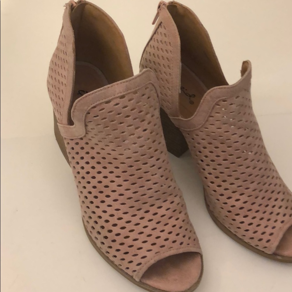 Blush/light pink booties!  Zip back.